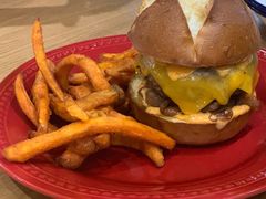 澳洲牛肉汉堡-HELLO 27 意面·沙拉·帕尼尼