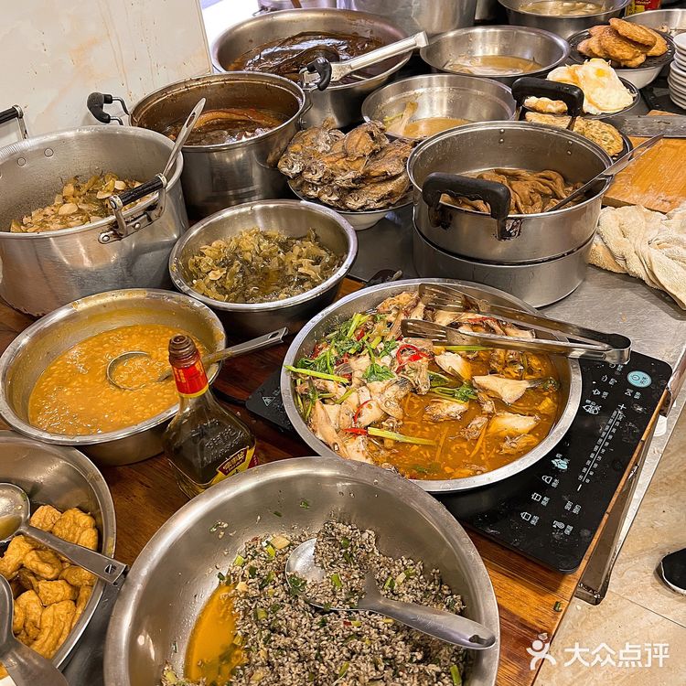 澄海｜文祠路附近无招牌的街头白粥铺