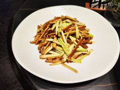 韭黄香干炒肉丝-钱堂人·私房菜(八卦田店)