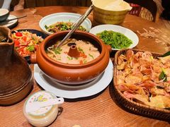 -老滇山寨•云南特色菜•地方菜•民族风情歌舞表演(金碧店)