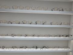 -美式眼镜·授权蔡司.依视路.尼康.豪雅.明月(南翔印象城店)