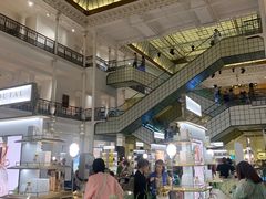 -乐蓬马歇百货公司(Rive Gauche)