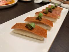 鱼子酱配脆皮烤乳猪-广州文华东方酒店·江-由辉师傅主理