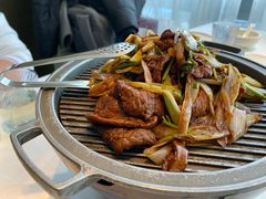 经典葱爆小羔羊肉-悦融·京鲁菜·露台花园(安定门店)