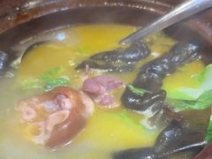 -帅巴人舅母子腊蹄民俗村