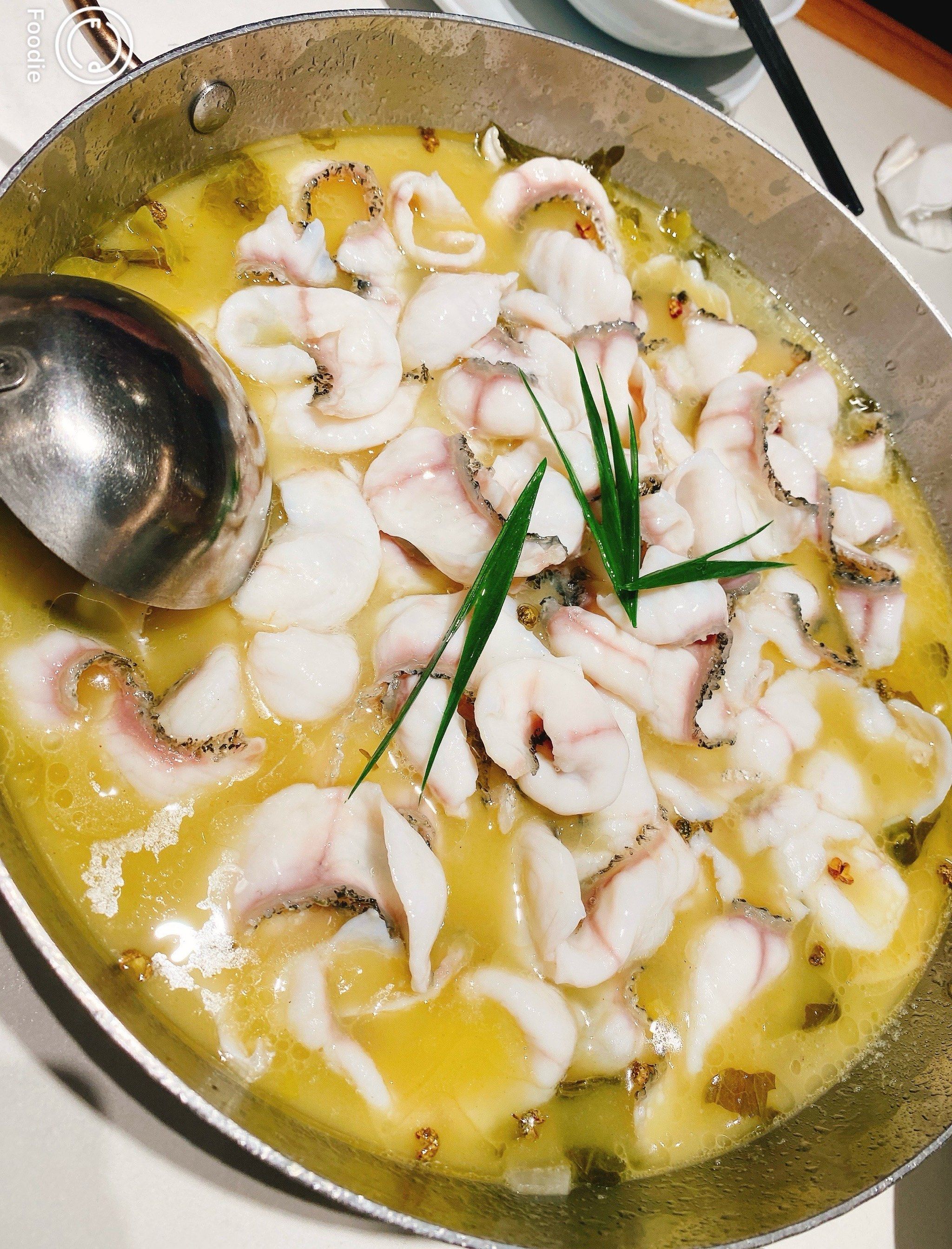 热气腾腾的酸菜鱼