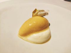 白巧克力配酸奶油百香果冰霜-AZUR聚(香格里拉饭店)