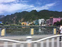 -百里峡七彩艺术小镇