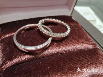 话中 Ariadne公主和酒神结婚时佩戴的皇冠
