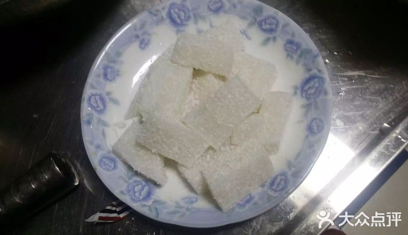 无论是晴空万里还是乌云密布,唯美食不可辜负~椰奶小方