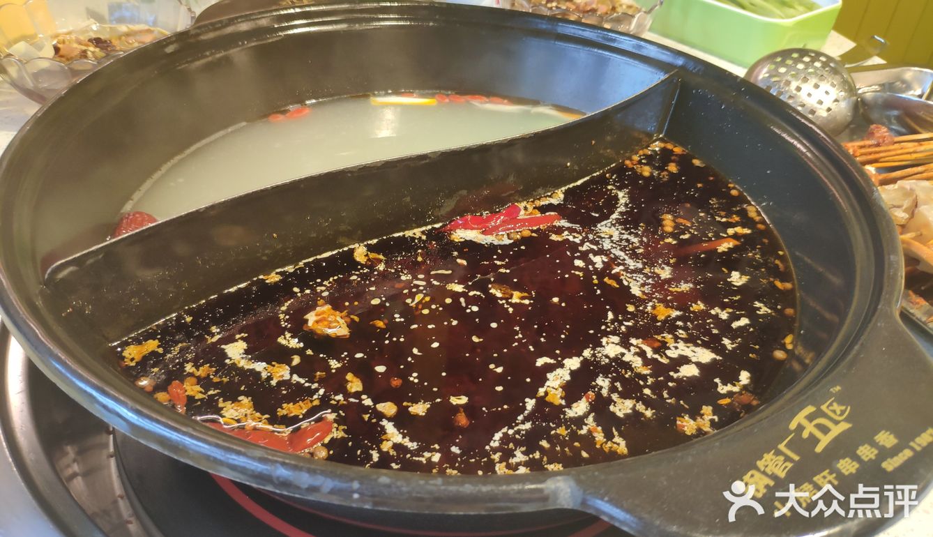 味道很正。要的鸳鸯锅底，但是还是辣的过瘾