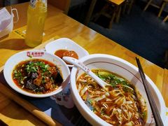 -呷佬·长沙手工米粉(金沙江路店)