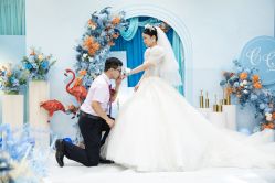 -满庭芳婚纱礼服店