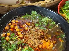 -爆炸头阿姨小四川正宗川味小吃(无任何分店)