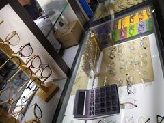-视野联行眼镜蔡司·依视路官方授权店(顺城店)
