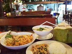 -Green Tree Rest. & Pub