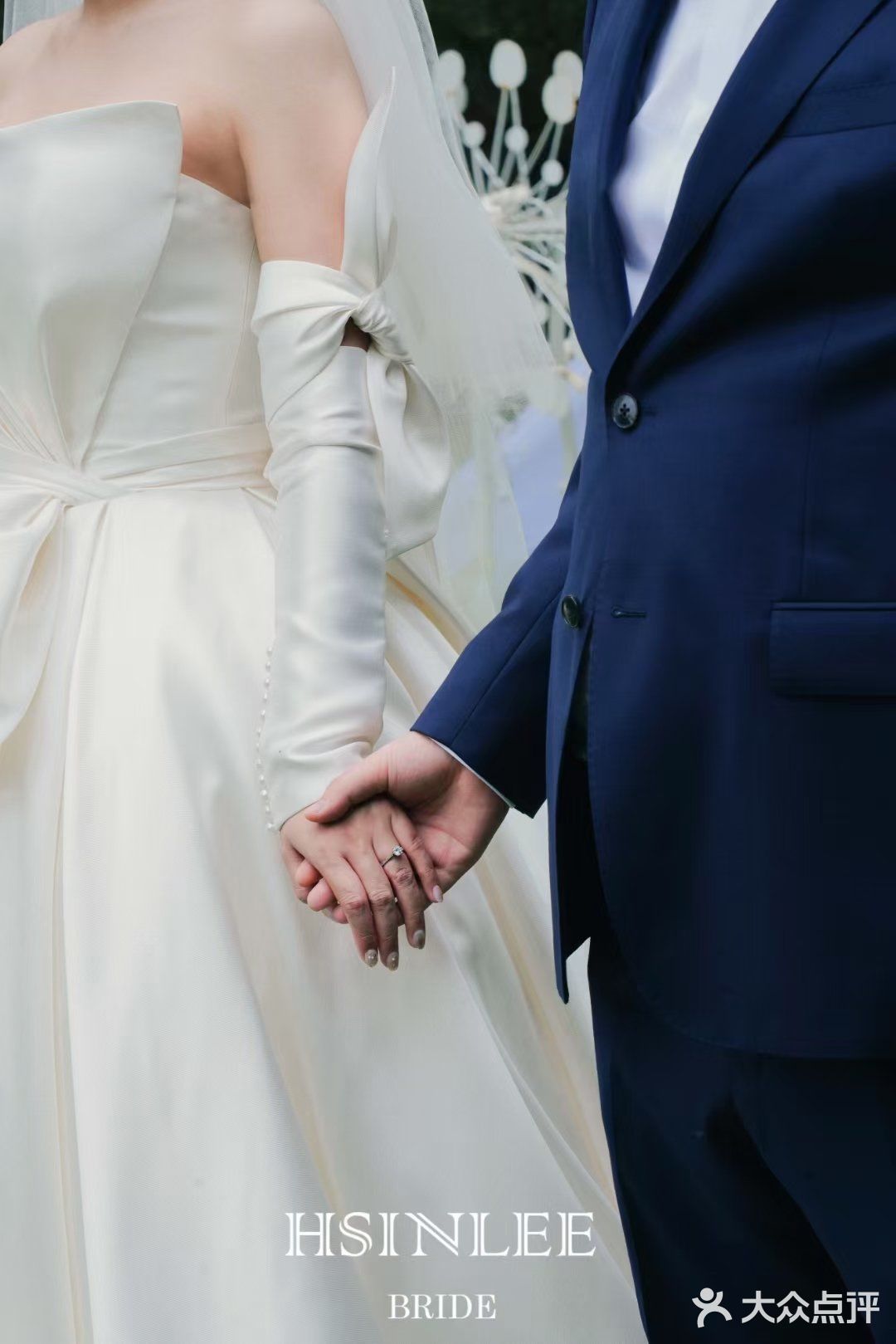 端庄大气的缎面婚纱→女王气场