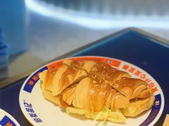 吉列猪扒伯友牛角包-伯友茶记(中华广场店)