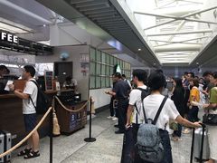 等位区-星巴克(上海虹桥站2A检票口)