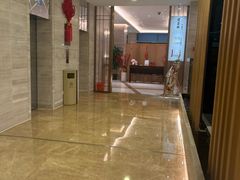 -上海虹桥君丽假日酒店(娄山关路地铁站店)