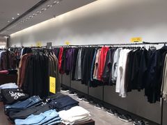 -URBAN REVIVO(高德置地广场·春广场店)