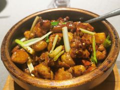 生焗米椒仔鸡-柴门头啖汤·经典川菜·慢火汤品(锦城万达店)