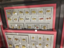 -周生生Chow Sang Sang(新世界店)