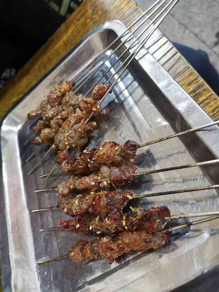 大尾巴羊肉串-"怎么说呢 按最稀饭吃串儿了,从炸的吃到.