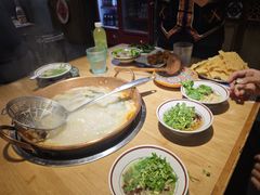 -洱火云南酸菜牛肉火锅(石景山当代商城店)