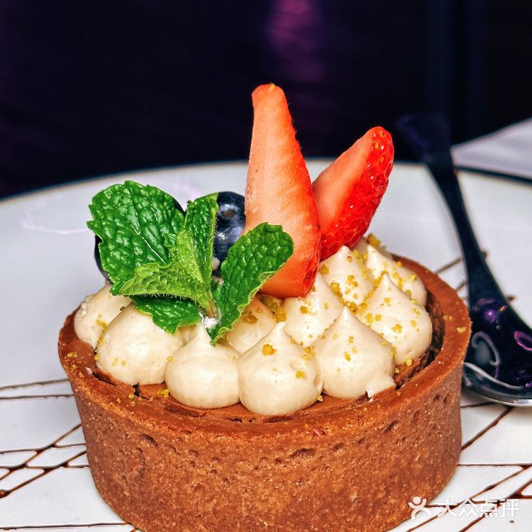 坐在星空泡泡屋里看遍国贸繁华，浪漫在蔓延～