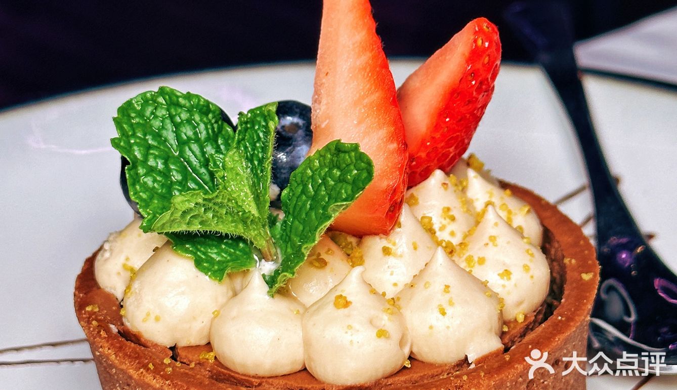 坐在星空泡泡屋里看遍国贸繁华，浪漫在蔓延～