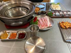 -围炉肉舍•炭烤活鳗•丹东海鲜烤肉(步行街店)