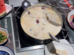 -尚尚仙·酸汤猪手·猪肚鸡火锅(华联万柳购物中心店)