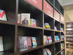 -钟书阁(松江泰晤士小镇店)