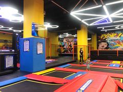 -爱蹦iBOON蹦床运动馆(江汉店)