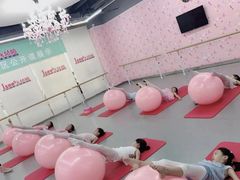 -Isee灰姑娘国际儿童艺术中心(证大·大拇指广场店)