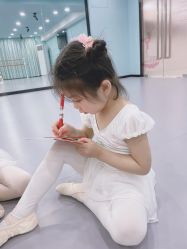-昕艺尚皇家芭蕾舞蹈中心