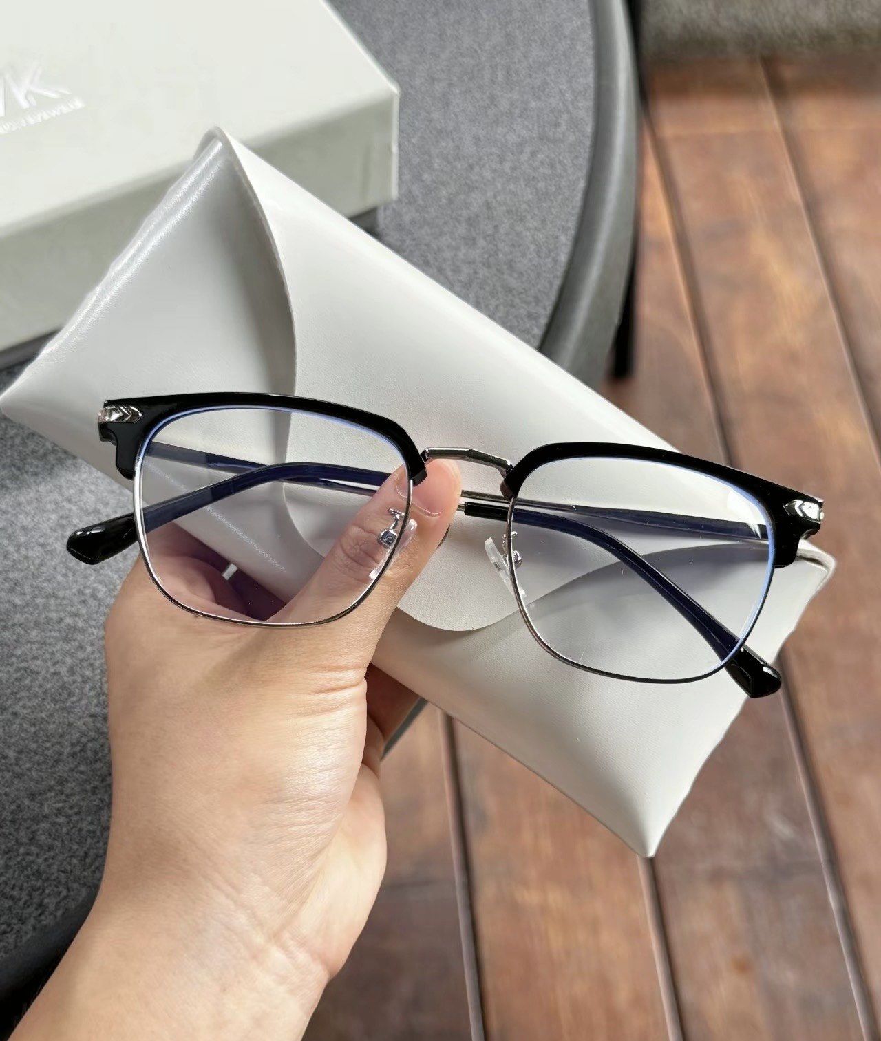 斯文败类感,get到半框眼镜的美了!