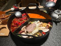 -三出山火锅(南京万象天地店)