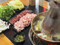 -果松木炭酸菜铜火锅·外婆参鸡汤