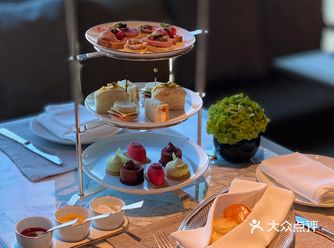 南京丽思卡尔顿行政酒廊尊享下午茶