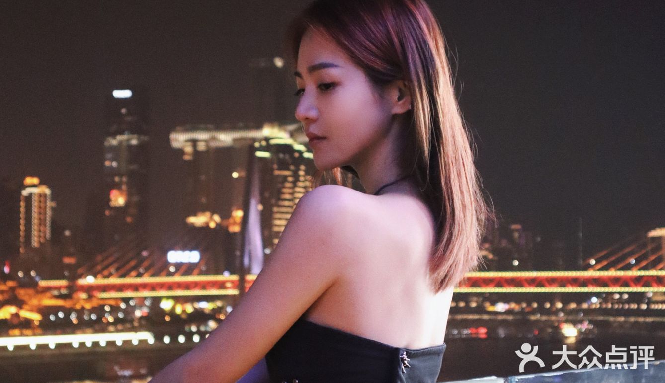  拿腹肌开瓶盖的那种 姐妹们懂得！