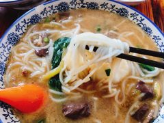 -邱芳粉店(迎宾大道旗舰店)