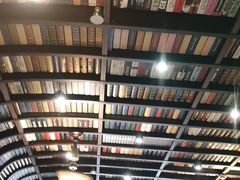 -钟书阁(松江泰晤士小镇店)