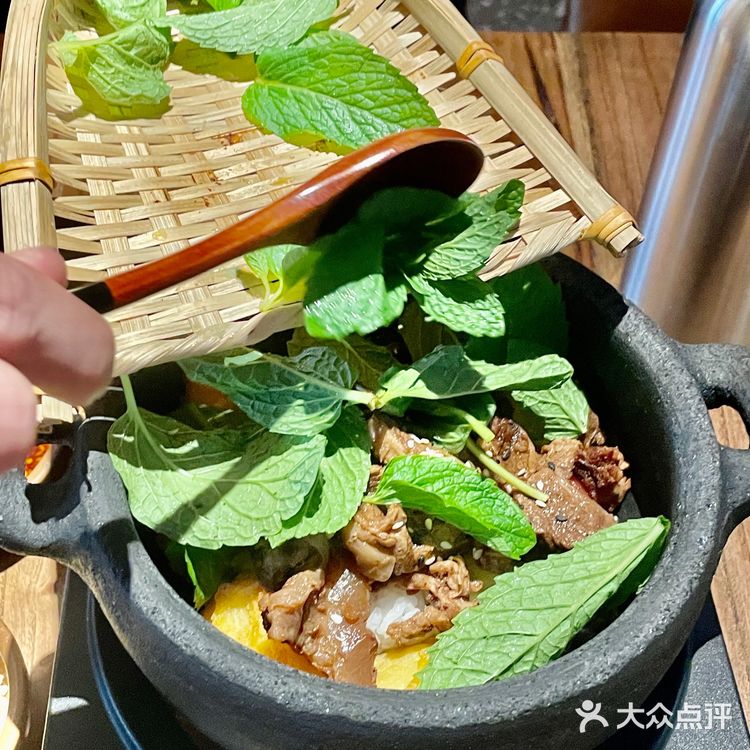 武汉探店！来热带雨林里享受晚餐🥣啦！