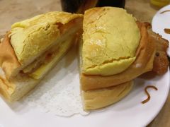 菠萝芝士猪扒蛋包-新鸿发咖啡美食
