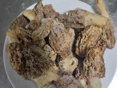 羊肚菌-东巴谷野生菌火锅餐厅