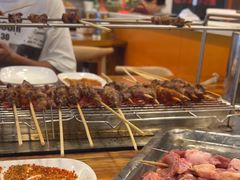 -哈尔滨小酒馆·鲜肉现穿自助烧烤(康新花园店)