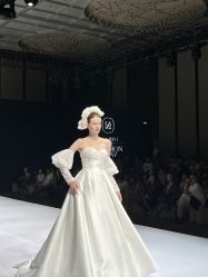 -Renee芮亦婚纱(原丽莎)