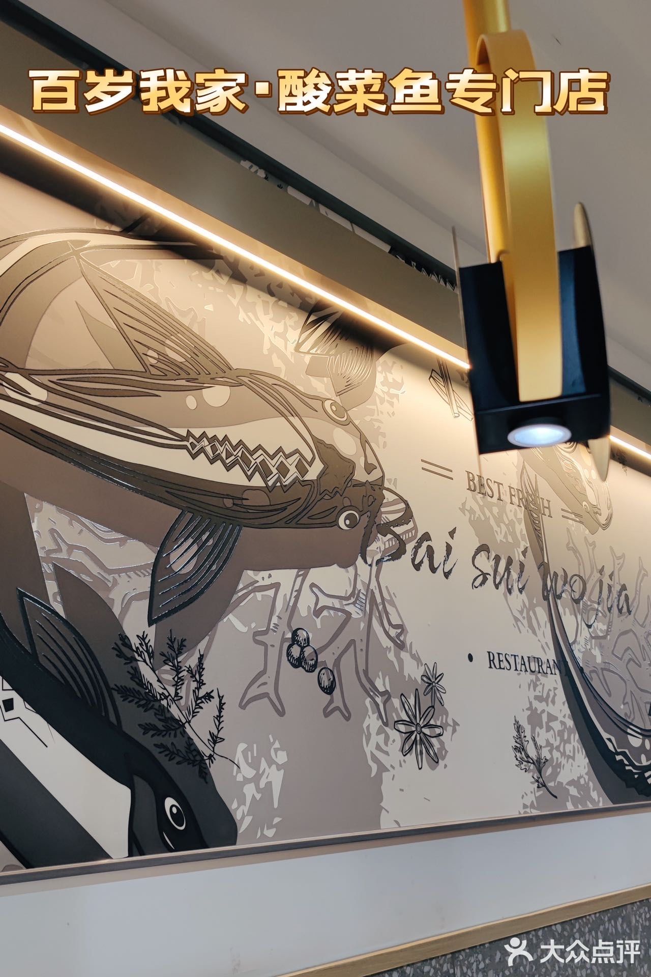 辣度可以选的，撒上了微辣粉很入味，啃起来很香